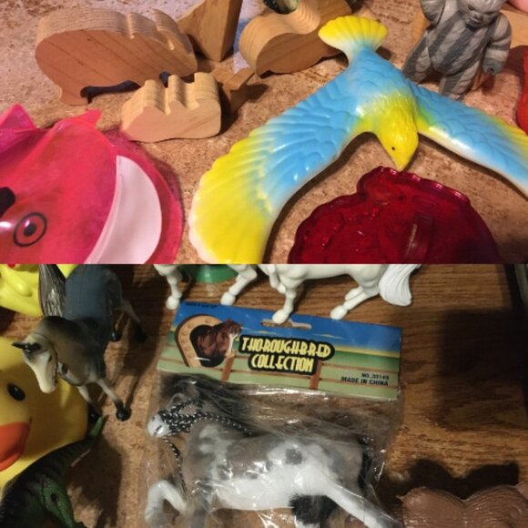 HUGE LOT OF ANIMAL FIGURES TOYS VINTAGE PLASTIC FISH RABBIT HORSE DINOSAURS ZOO - Picture 4 of 9